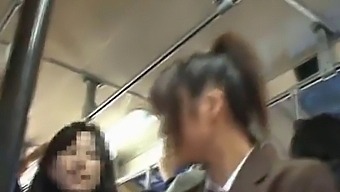 Coppia Interrazziale Si Impegna In Sesso All'Aperto In Giappone