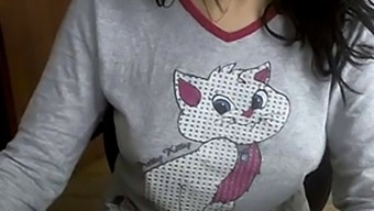 Seductive Turkish Cam Girl'S Solo Performance