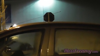 公共の駐車場での盗撮:妻の野生の乗り物