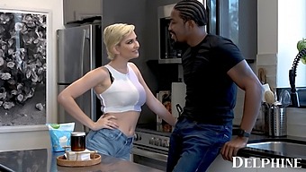 Skye Blue'S Utroskab I En Delphine Films-Video
