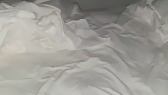 Clea Gaultier Gece Geç Saatlerde Cinsel Bir Karşılaşma Için Uyandı