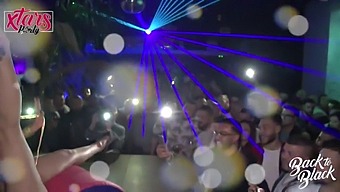 Daisy'Nin Xtars Party'Deki Gülümseme Performansı