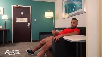 La Seduzione Del Fratellastro Porta A Tradire Il Video Di Allenamento Della Moglie In 4k