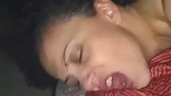 Sesso Orale Disordinato E Disinibito Con Una Donna Lasciva. Stile Esibizionista