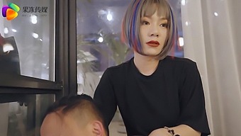 Kinesisk Amatørvideo Af Søskende I Et Hjemligt Bdsm-Scenarie