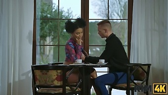 Una Bellezza Di Colore Viene Scopata Analmente In Una Scena Di Appuntamenti Interrazziali In Hd.