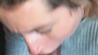 Moja Priateľka Hlboko Fajčí Čiernemu Penisu A Prehltne Ho